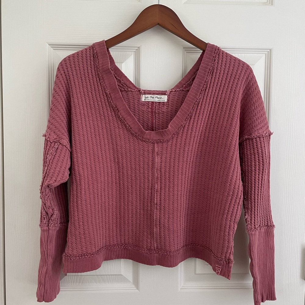 We The Free Pink Off The Shoulder V-Neck Cropped Sweater